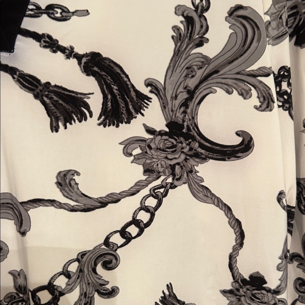 Cocomo Monochrome Chain Pattern Blouse - Picture 4 of 7
